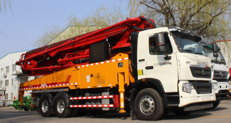 高效混凝土输送：租赁高性能泵车如何提升施工效率与质量？