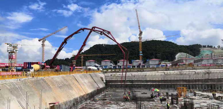 珠三角超长臂架泵车在跨线桥施工中的高压线安全距离控制